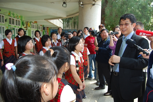 Minister Chiang visits Penghu County’s Shi-Chun Primary School