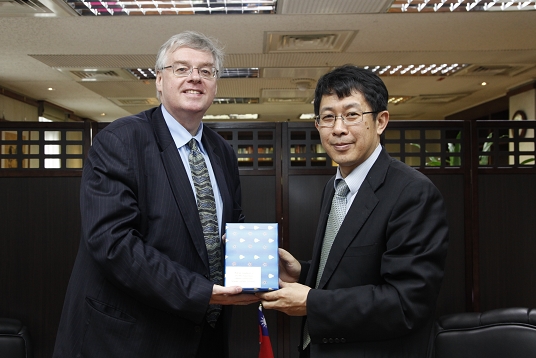 Mr. Kevin Magee, representative of Australian Office in Taipei, visits the Ministry of Education