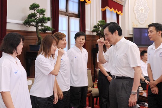 President Ma Ying-jeou Used Sign Language to Extend His Best Regards to Taiwanese Deaflympics Delegation