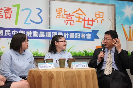 Minister of Education Chiang Wei-ling attended a press conference for “Reading in the morning 123, light up the world–Project for Promoting Reading in the Morning Among High School Students”.