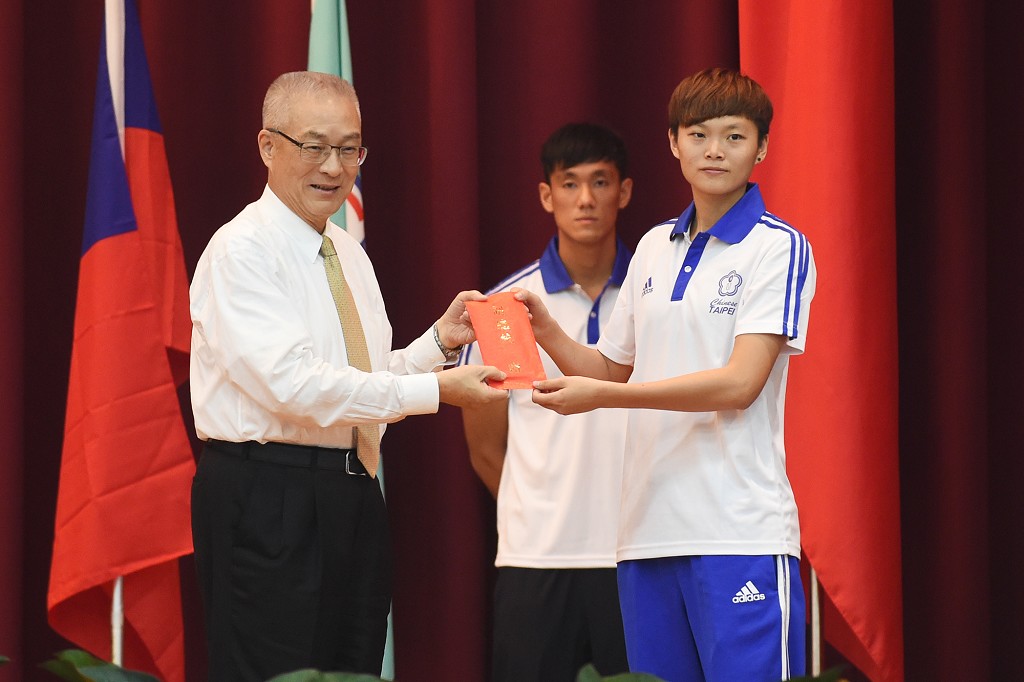 Vice President Wu Gives Bonus to the Taiwan Team Ahead of the 2015 Summer Universiade