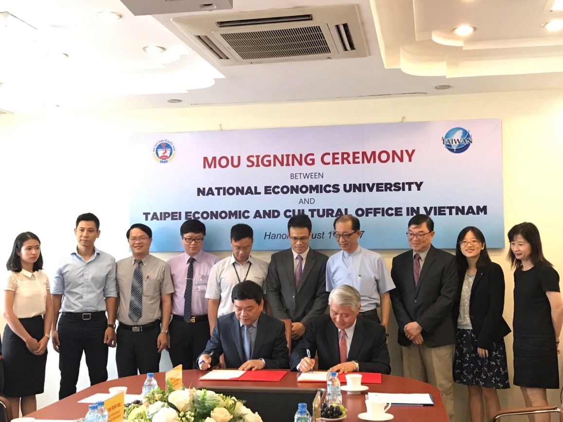 TECO in Vietnam and National Economics University in Hanoi sign an MOU to cooperate on climate change and disaster risk management research