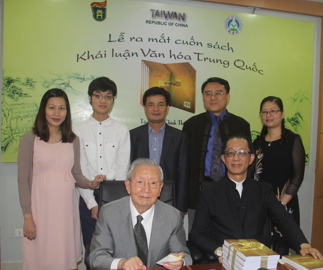 Ceremony held at the University of Social Sciences and Humanities, Vietnam National University, Hanoi to donate a Vietnamese language translation of W