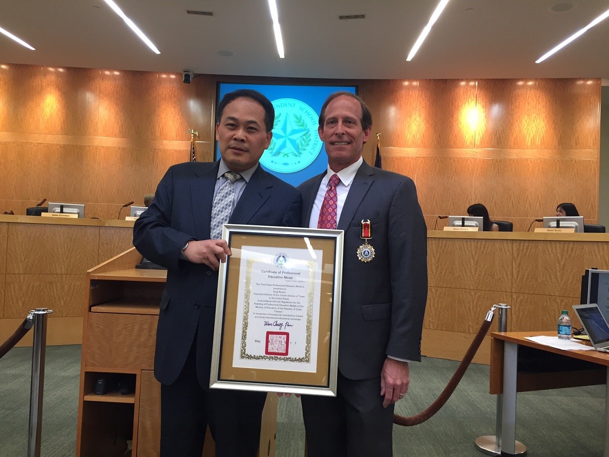 First American to Receive Taiwan Education Award