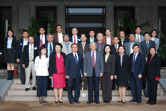 Delegation of Presidents' Forum of Southeast and South Asia and Taiwan Universities (SATU) Visits Minister of Education