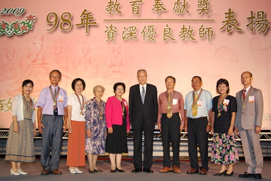 Premier Wu Den-yih Attends the Recognition Ceremony for Excellent Senior Teachers