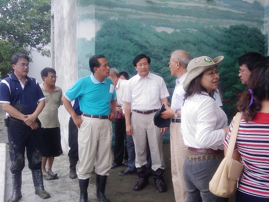 Minister Cheng Jei-cheng Visits Pingdong to Inspect Damage Done by Typhoon Morakot