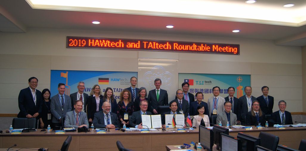 Twelve University Representatives Meet at 2019 HAWtech-TAItech Roundtable Looking Forward to Building a Bridge for International Education Exchange between Taiwan and Germany from Five