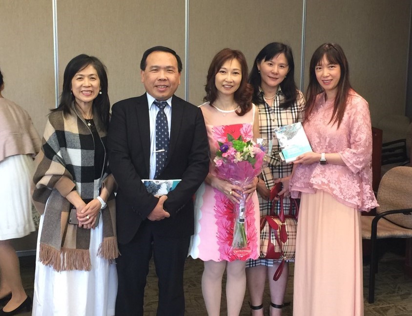 From left: Ms. Chen Ching-Ching, David Dong (Director of the Education Division of the  Taipei Economic and Cultural Office in Chicago), Ms. Stacey He (the author), Ms. Joyce Chen, and Dr. Wu Xinyu.