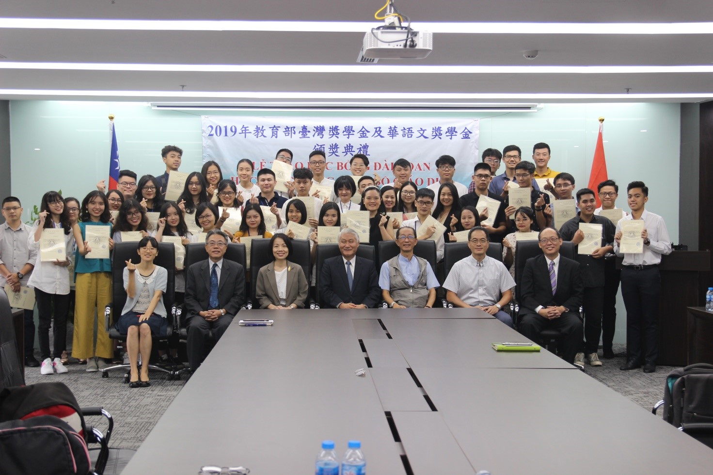 TECO in Vietnam Awards 2019 Ministry of Education Taiwan Scholarships and Huayu Enrichment Scholarships