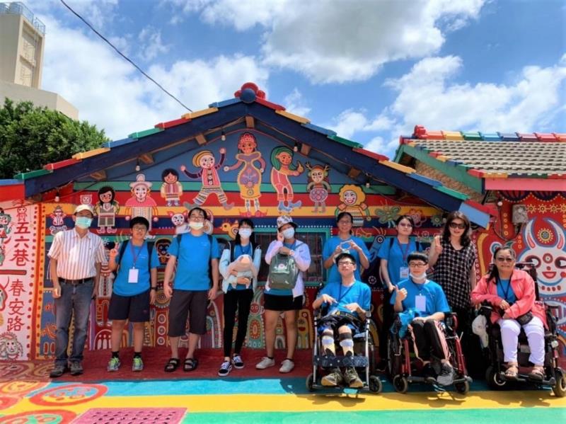 All participants visited Rainbow Village in Taichung, and took a photo as a memento