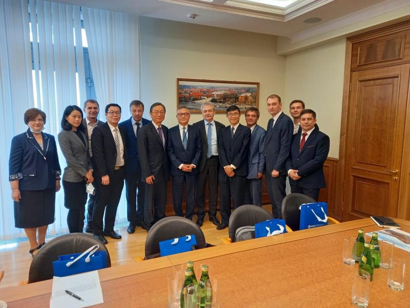 The participants in the meeting between TMECCC and MIET, including Prof. Vladimir Bespalov Keng Chung-Yung, Dr. Alexander Balashov, and William Lu