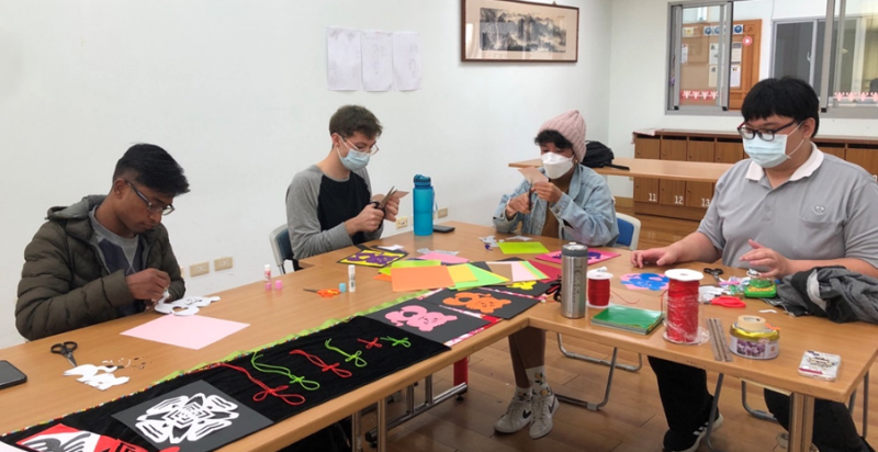 Dannial Cardillo (second left) at a Chinese paper-cutting activity organized by the Chinese Language Center at Tzu Chi University