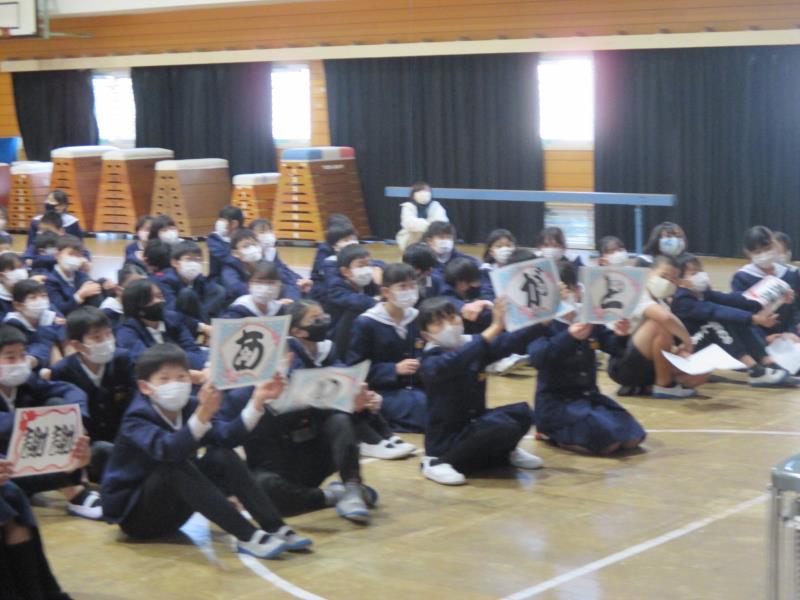 Students of Yuzuki Elementary School in Matsuyama City in Japan taking part in an online exchange to learn more about Taipei city