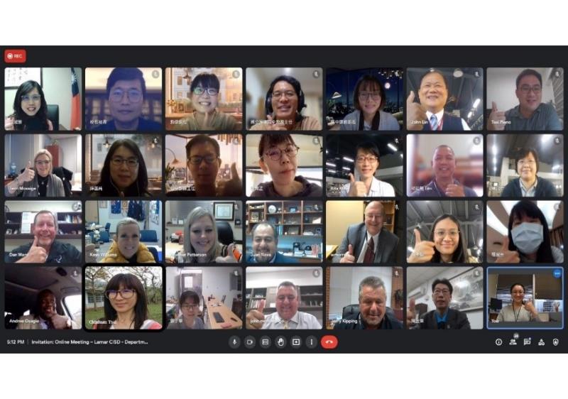 The 28 attendees give a thumbs up after the successful Taiwan–Texas High Schools Partnerships online meeting