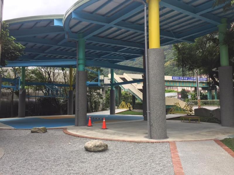 The semi-outdoor court at Daxi Elementary School in Yilan County and its use situation