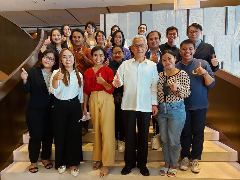 The first group of Filipino English teachers with Representative Hsu Peiyung