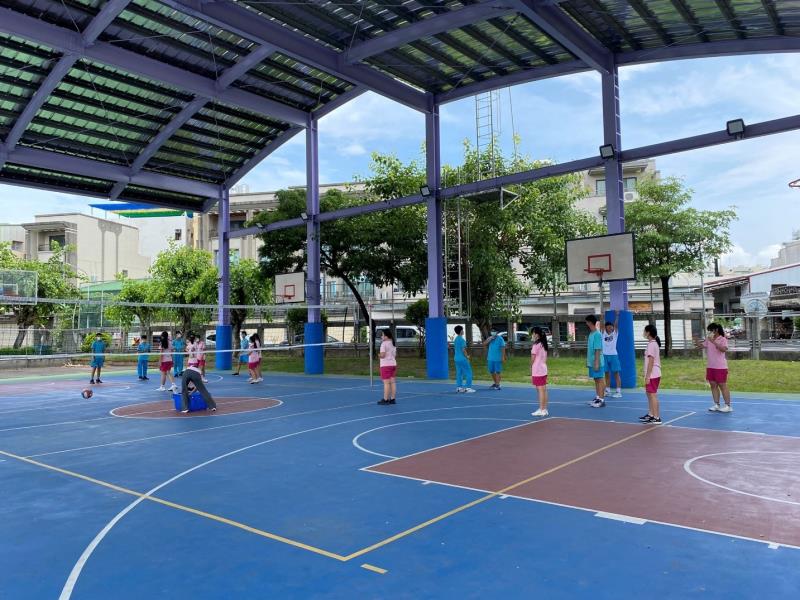 The semi-outdoor court at An-nan Junior High School in Tainan City and its use situation 2