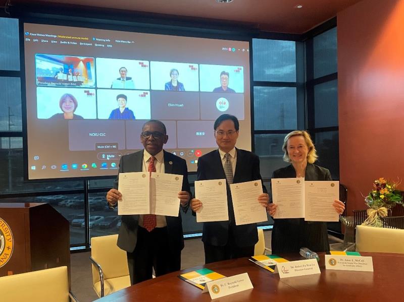 Dr. Reynold Verret, President of XULA, TECO Houston Director-General Robert Lo, and Dr. Anne McCall, Provost of XULA holding copies of the MOU, with NCKU participants joining them online
